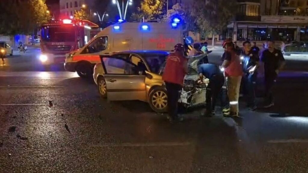 edremitte trafik kazasi 1 yarali ySCchdQc