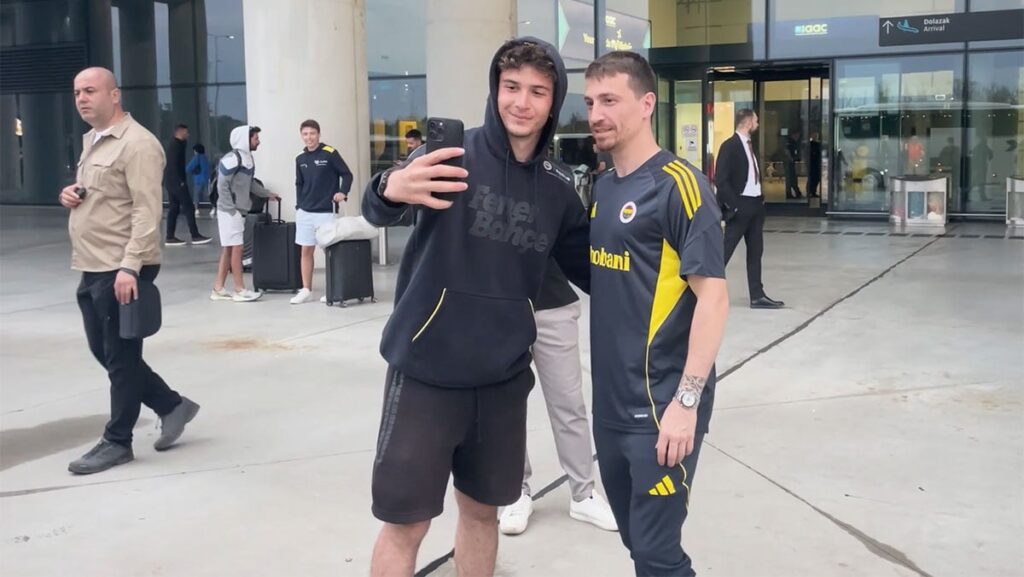 fenerbahce kafilesi zagrebde mert hakan yandas surprizi dE3hSAjz