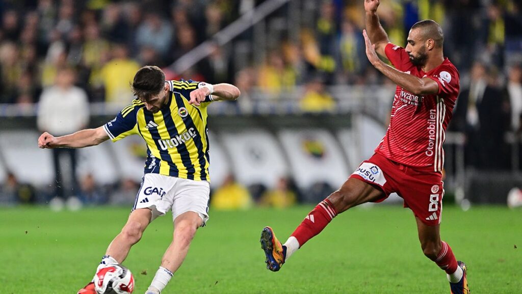 fenerbahce taraftarlari onu ayakta alkisladi U7yZIJhr