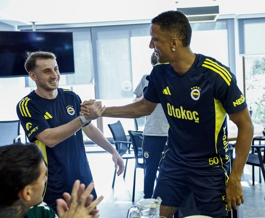 fenerbahcede kerem akturkoglu takimla antrenmana cikti mert hakan yandas ile flas diyalog 1 LpwJRP4w