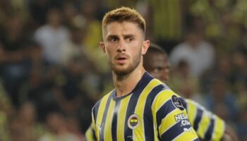 fenerbahcenin ezeli rakibi gozunu ismail yukseke dikti WM3CkekJ