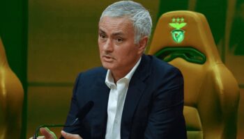 fenerbahcenin kasasini bosaltip gitmisti benficadan jose mourinho icin akil dolu madde ali koc neden 1RiyWIMt