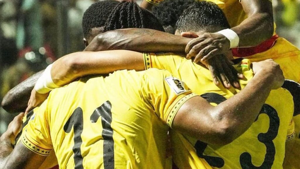 fenerbahcenin yildizlari kapisti djiku giderayak neneyi uzdu 1O7qymGd