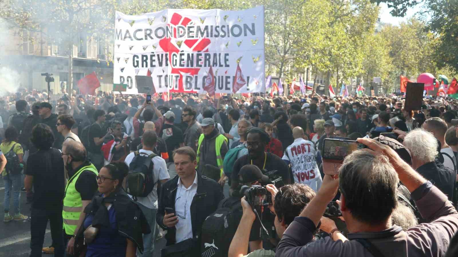 fransadaki protestolarda 110 kisi gozaltina alindi 0 L2FqbCcA