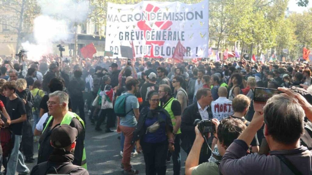 fransadaki protestolarda 110 kisi gozaltina alindi 1gKxKCAk