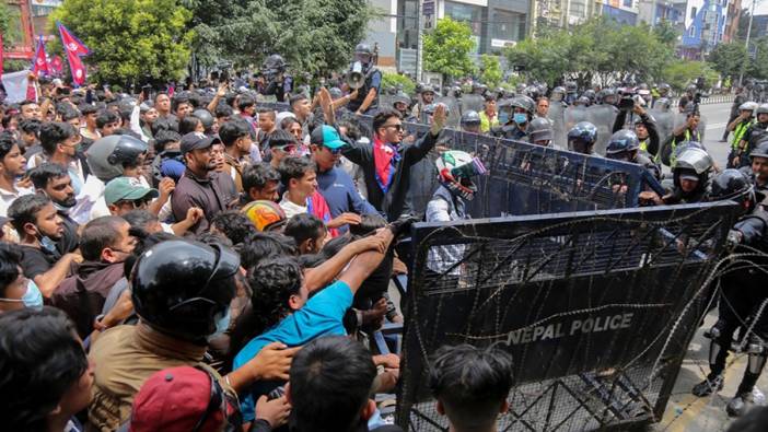 fransadaki protestolarda 110 kisi gozaltina alindi 3 KAAwe236