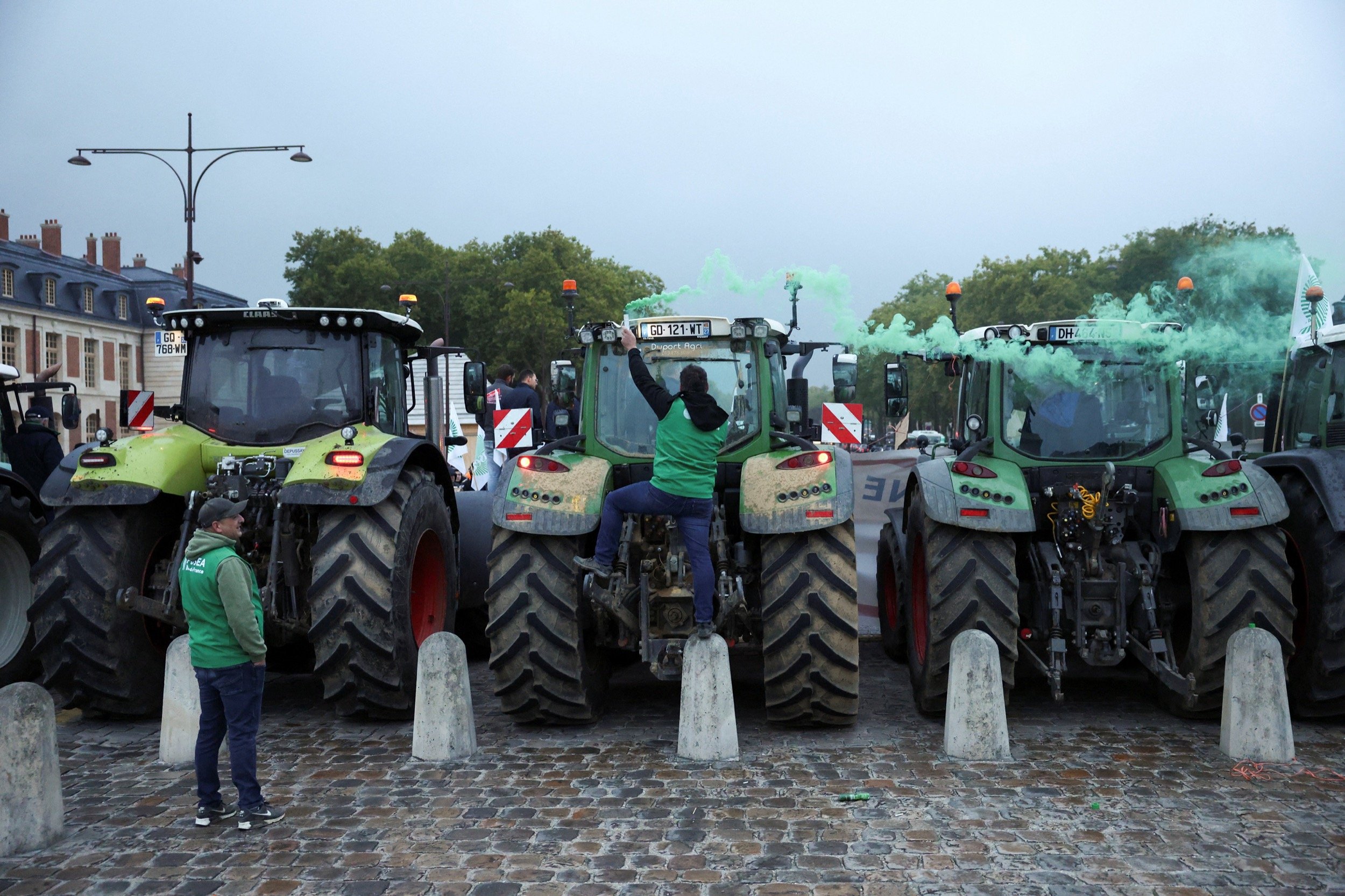 fransiz ciftciler ab mercosur anlasmasini protesto etmek icin 16 farkli noktada 70 eylem duzenlediler 0 TEL2lNDF