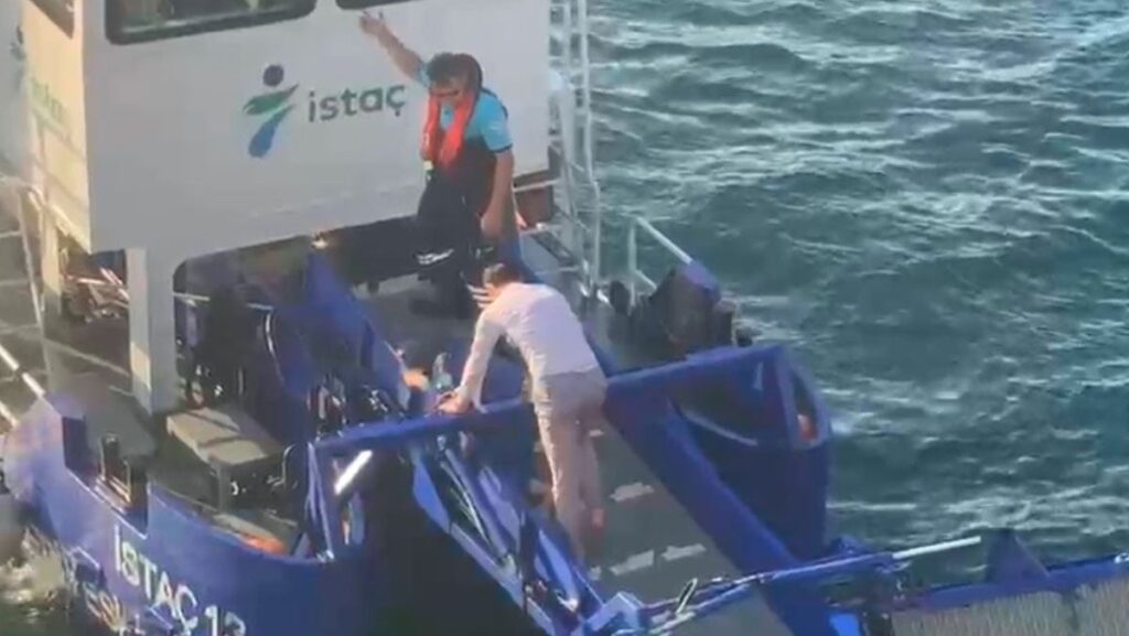 galata koprusunde hareketli anlar can pazari yasandi 1dVHalaZ