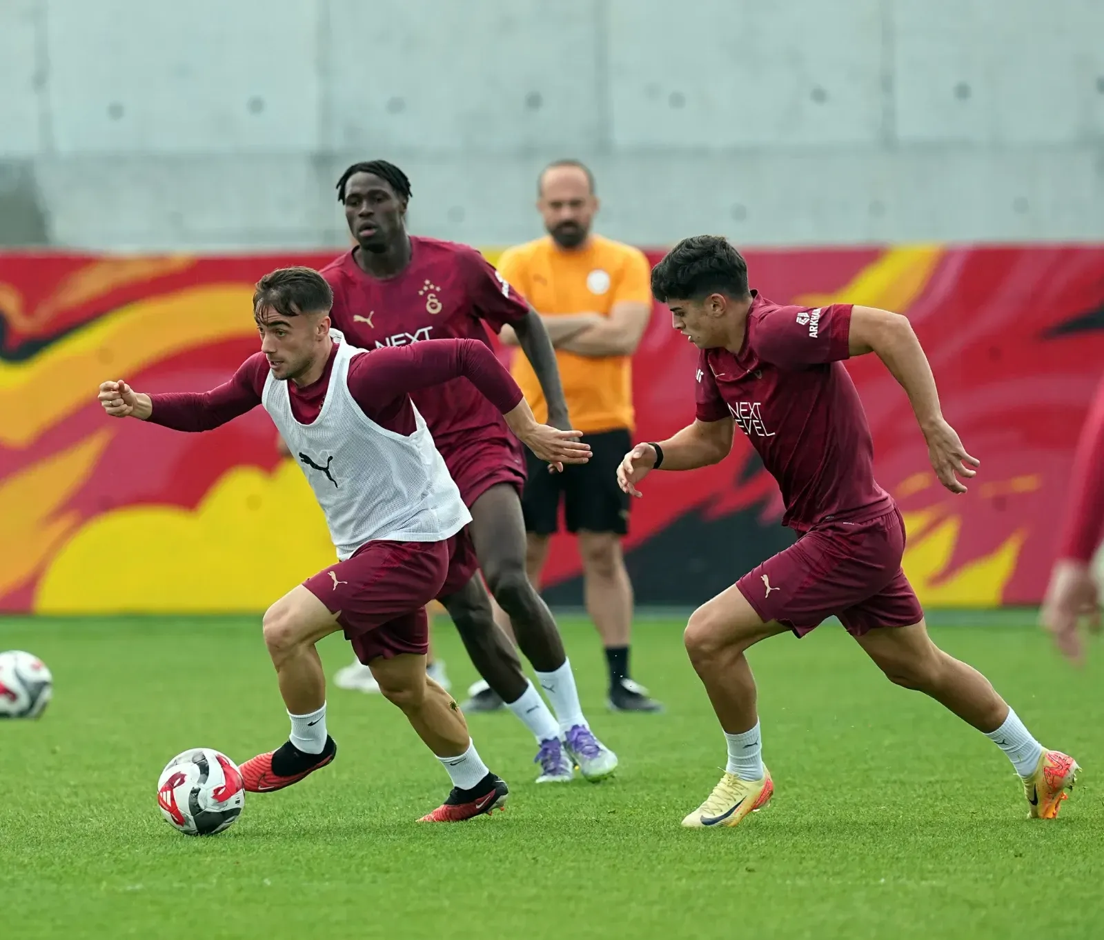 galatasarayda okan buruktan futbolculari yikan karar 1 DGK8EGri