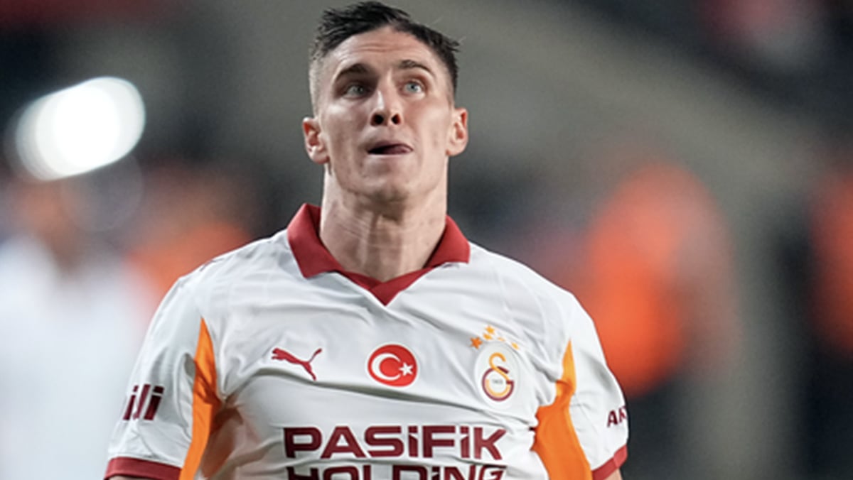 galatasarayli yildiz kendi milli takimini sirtladi 0 emQsyc7s