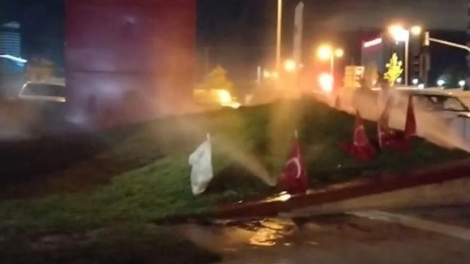 gazi askerin hareketi bakan ve kurmaylarini olum sessizligine soktu saray bu olayla calkalaniyor bunu AsbmvCA1