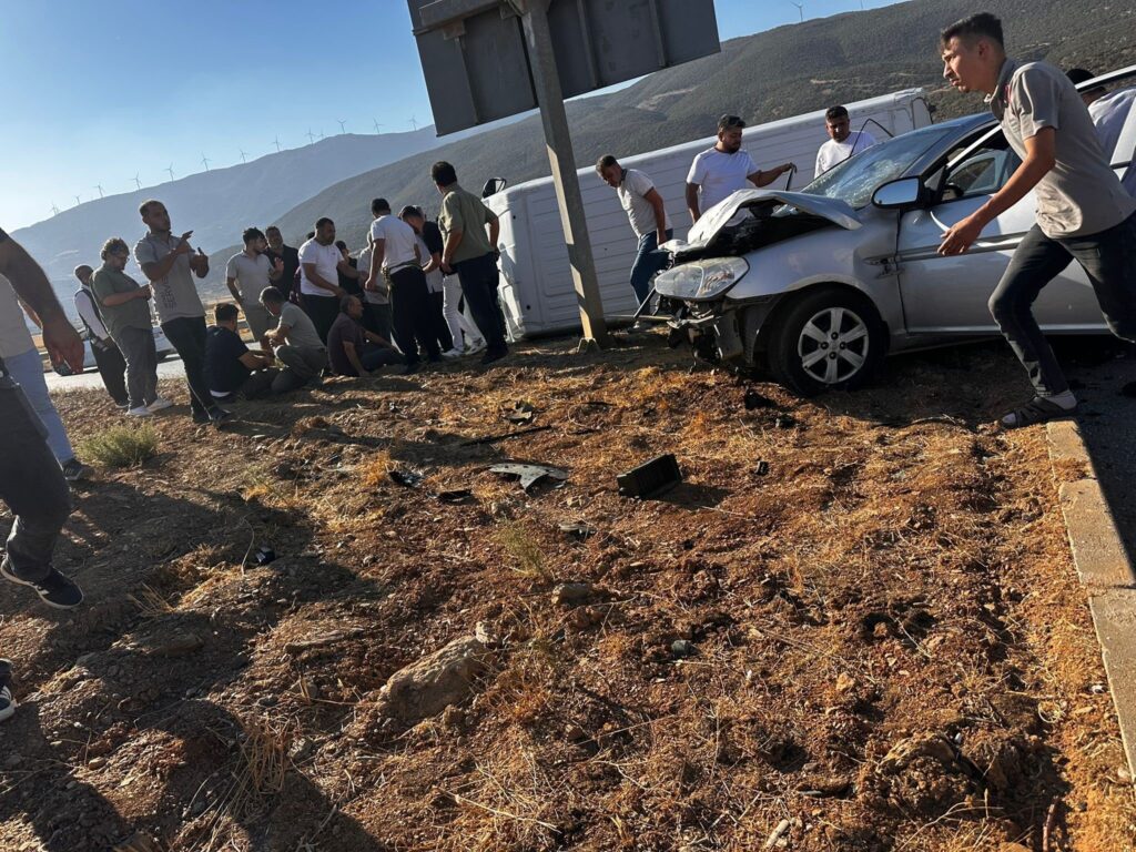 gaziantepte otomobil ile minibus carpisti 5 yarali jKnE5u6V