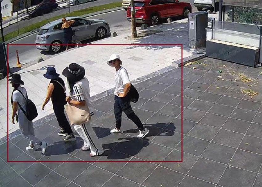 hirsiz kadinlarin dikkat ceken plani sik giyim sapka ve gozluk 3 kadin yakalandi 0 4pC4YvTh