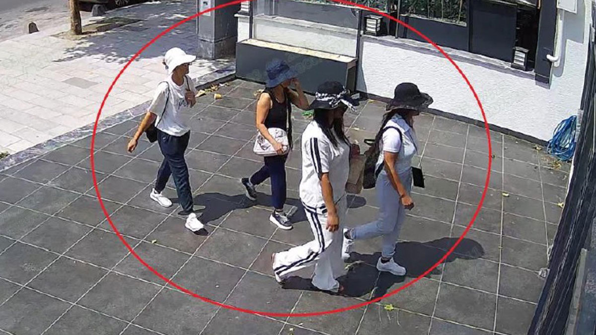 hirsiz kadinlarin dikkat ceken plani sik giyim sapka ve gozluk 3 kadin yakalandi 1 mLj5DfUd