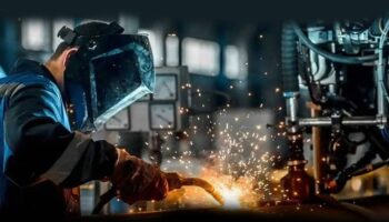 iktidar buyume beklentisini dusurdu enflasyon tahminini yukseltti dolarda rekor bekleniyor YzKZtZDx