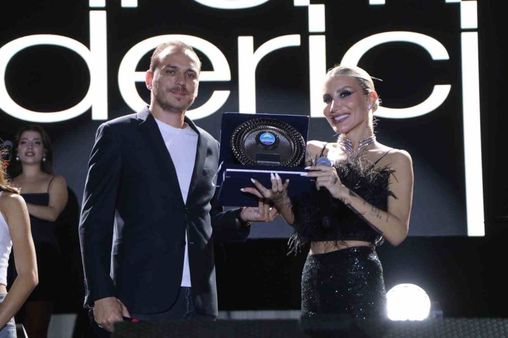 irem derici sokelilere unutulmaz anlar yasatti 2 DMcgPhi3