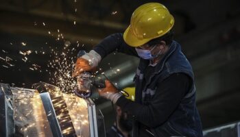 iscinin maasi enflasyon ve vergilere kurban gitti asgari ucret neredeyse gecen seneki seviyeye geldi 6MwVaq83