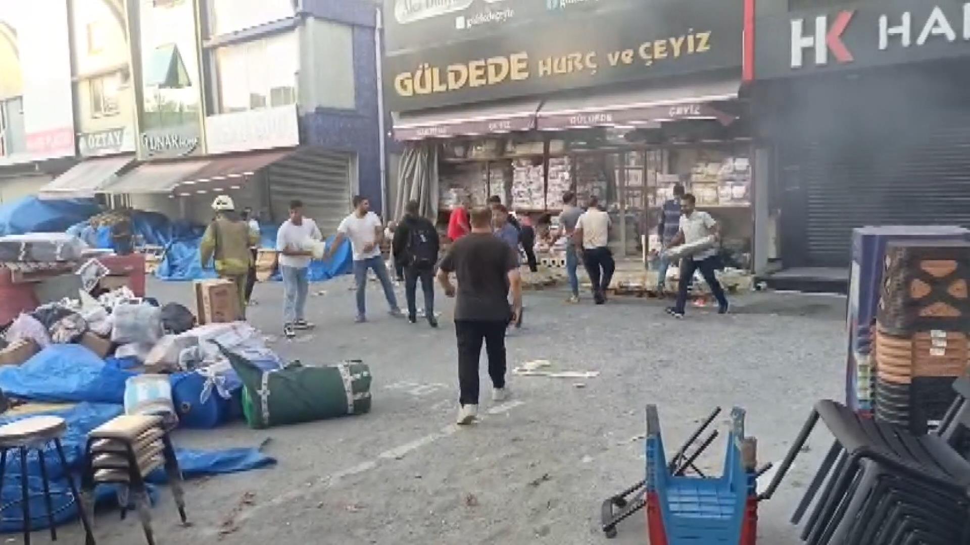 istanbul toptancilar carsisinda buyuk yangin dumanlar gokyuzunu kapladi 1 uO1HgVXq