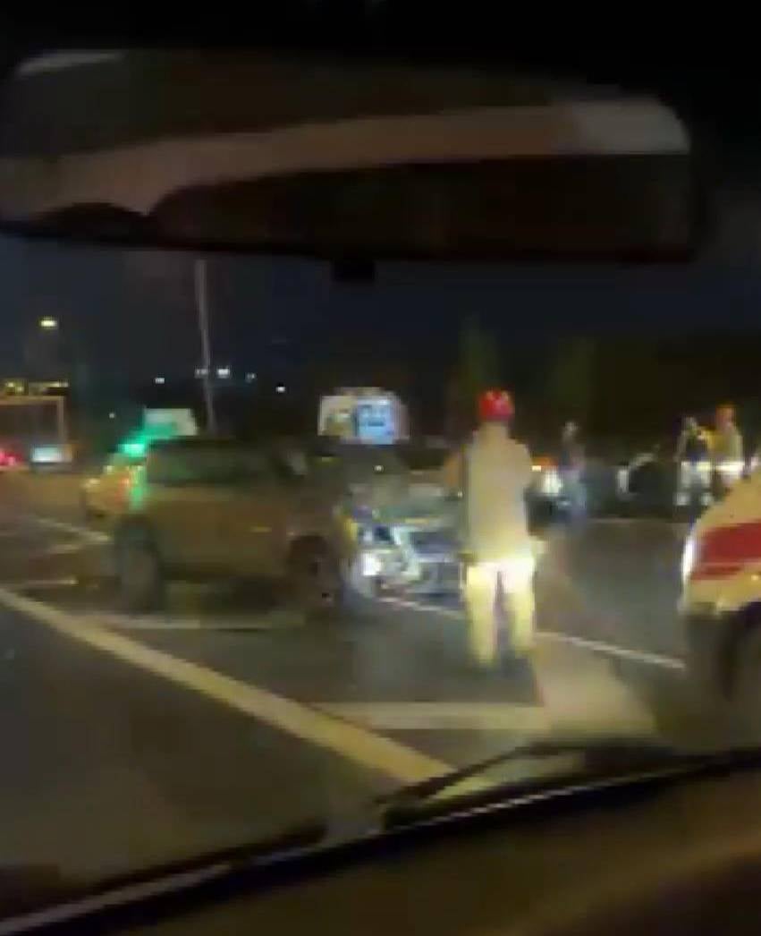 istanbulda 17 aracin karistigi zincirleme kaza 0 SI3KsOIG
