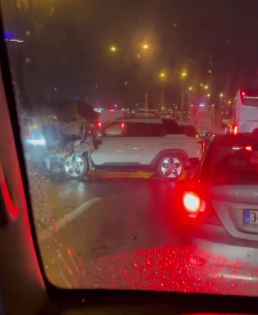 istanbulda 17 aracin karistigi zincirleme kaza 3