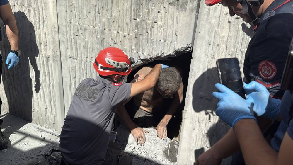 istanbulda film gibi olay kurtarilmasi 6 saat surdu gunlerce sesini kimseye duyuramadi 12 maHpOXHW