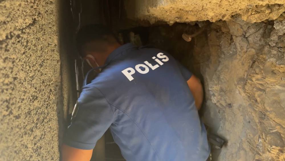istanbulda film gibi olay kurtarilmasi 6 saat surdu gunlerce sesini kimseye duyuramadi 7 eY2yiISf
