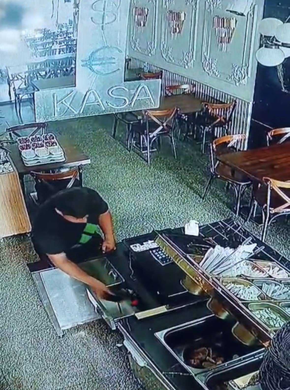 istanbulda hirsizdan ilginc taktik kameraya yakalandi 0 6XZVIGwE