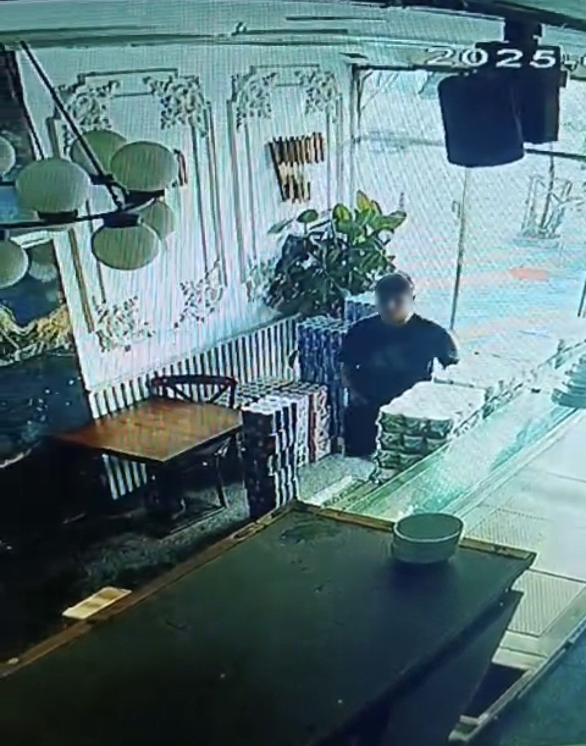 istanbulda hirsizdan ilginc taktik kameraya yakalandi 2 tSFR9yKO