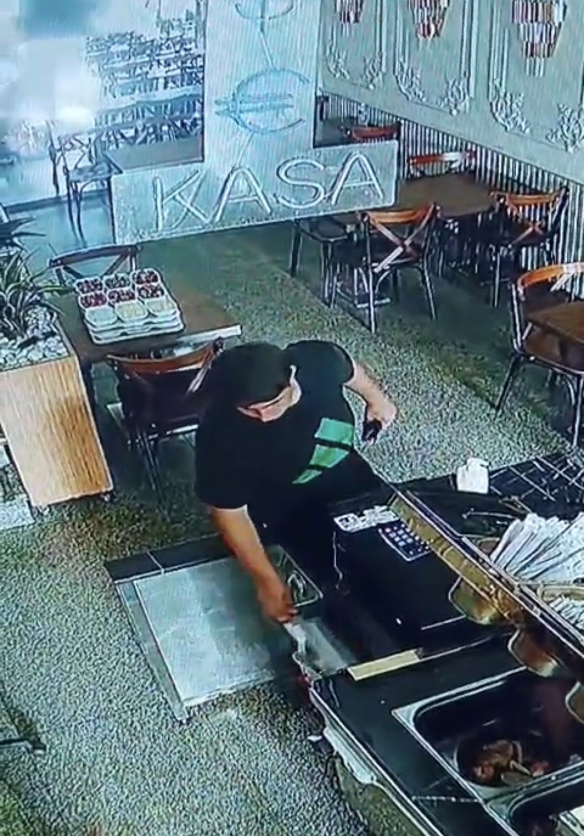 istanbulda hirsizdan ilginc taktik kameraya yakalandi 3