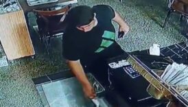 istanbulda hirsizdan ilginc taktik kameraya yakalandi iZTqvOtz