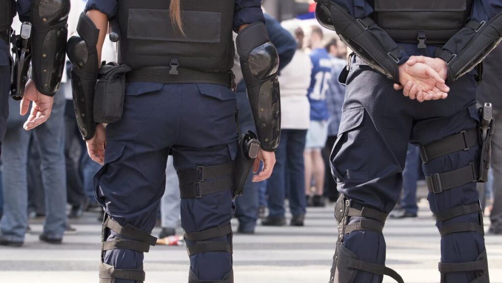istanbulda nobet degisimi faciasi iki guvenlik gorevlisi yaralandi 2AknhEal