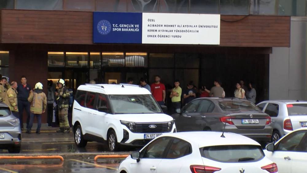istanbulda ozel bir universitede yangin ogrenciler tahliye edildi 4 CkundQYC