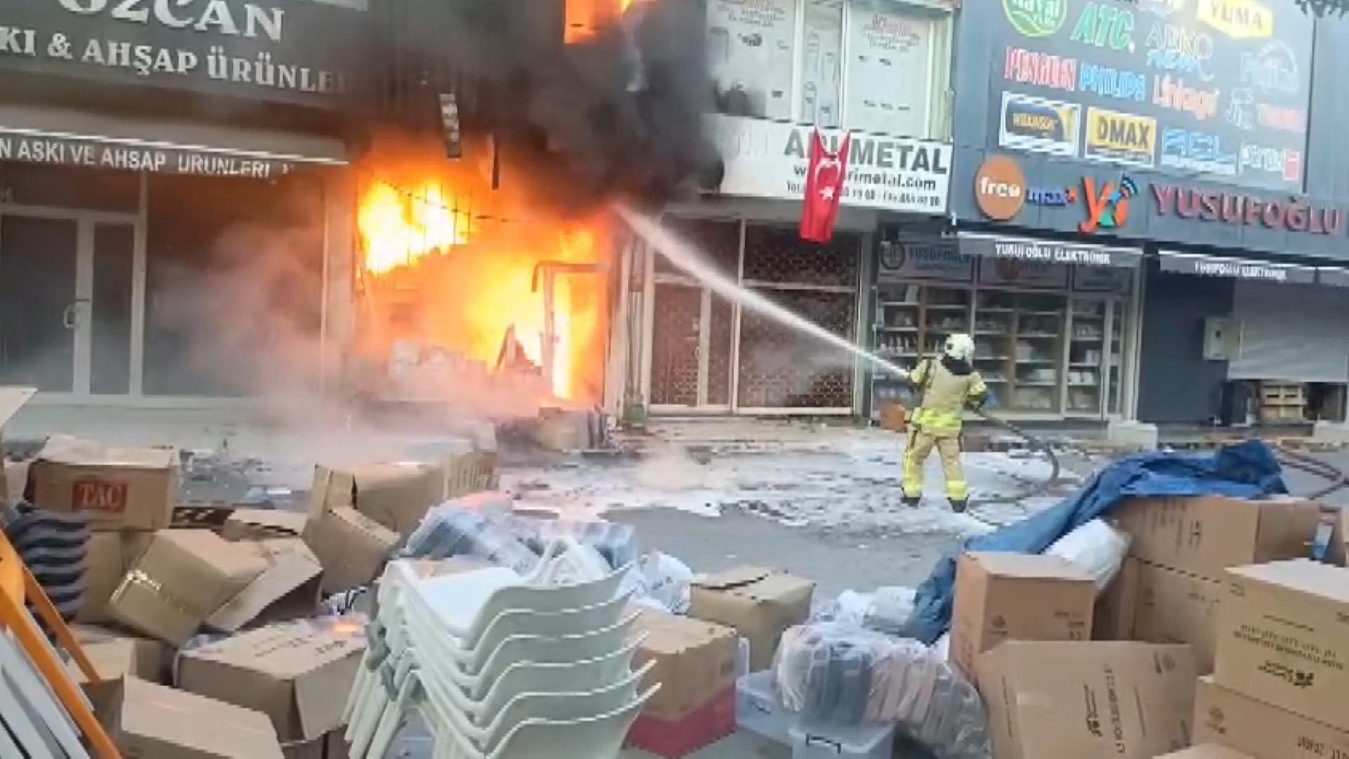 istocta buyuk yangin dumanlar gokyuzunu kapladi 3 X6Tt4fVI