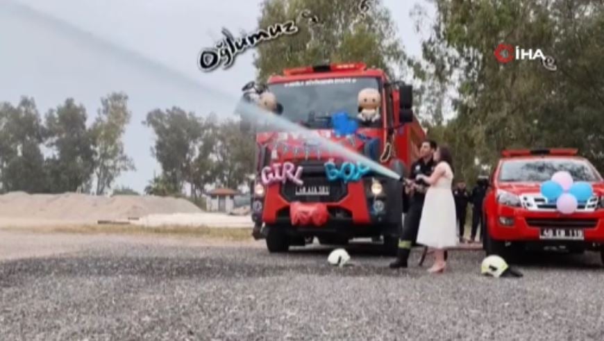 itfaiye hortumuyla cinsiyet partisi mavi su erkek bebek mujdeledi 1 gjRH4Z2a