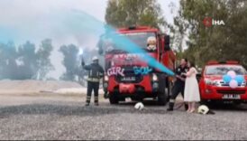 itfaiye hortumuyla cinsiyet partisi mavi su erkek bebek mujdeledi RQRBrni1
