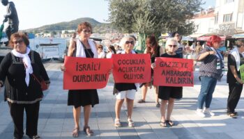 izmirli kadinlardan israile protesto Q9hvsztJ