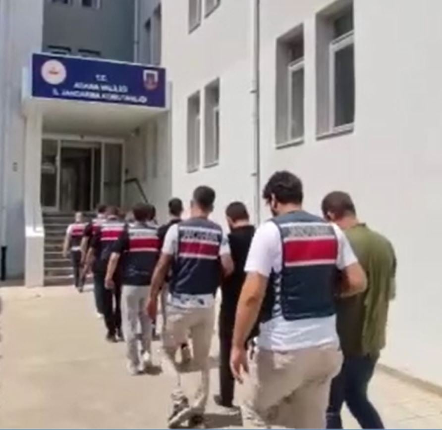 jandarmadan 17 sehirde nefes kesen baskin 34 kisi kiskivrak yakalandi 0 a2PmnfdI