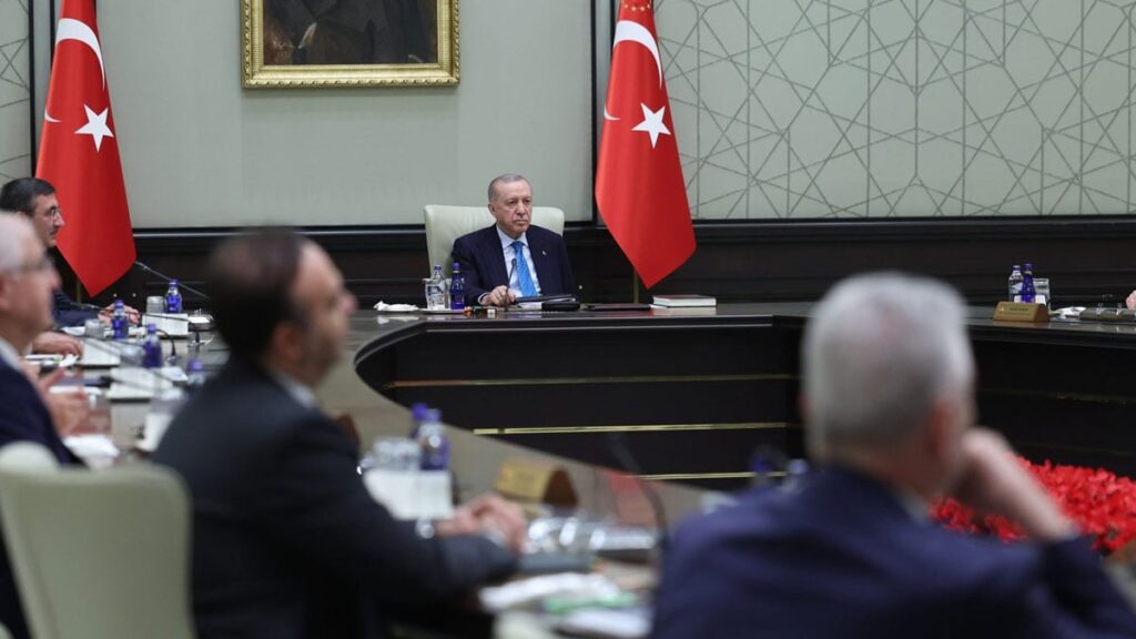 kabine toplaniyor masada neler var 3E6fubqd