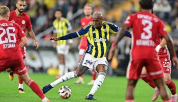 kadikoyde fenerbahceden sadettin sarana 3 puanla merhaba MdL1ZTva