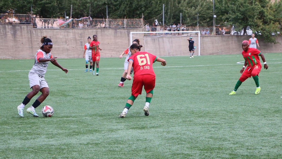 kadin futbol macinda kavga 3 kisi yaralandi 0 9ZPCSOFR
