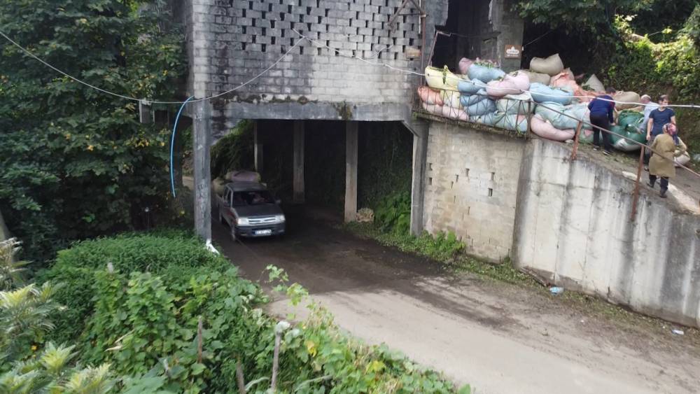 karadenizin pratik zekasinda son harika kamyonlar durmadan cayi alip gidiyor 2 Z5GHahPM