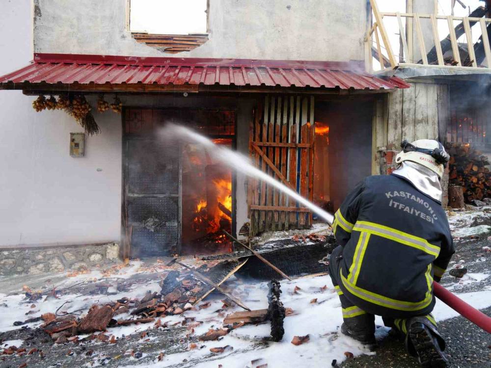 kastamonuda iki katli konak alevlere teslim oldu 1 pneUTvZ5