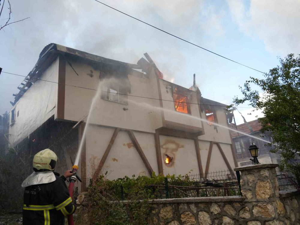 kastamonuda iki katli konak alevlere teslim oldu 3 QnCG4cCf