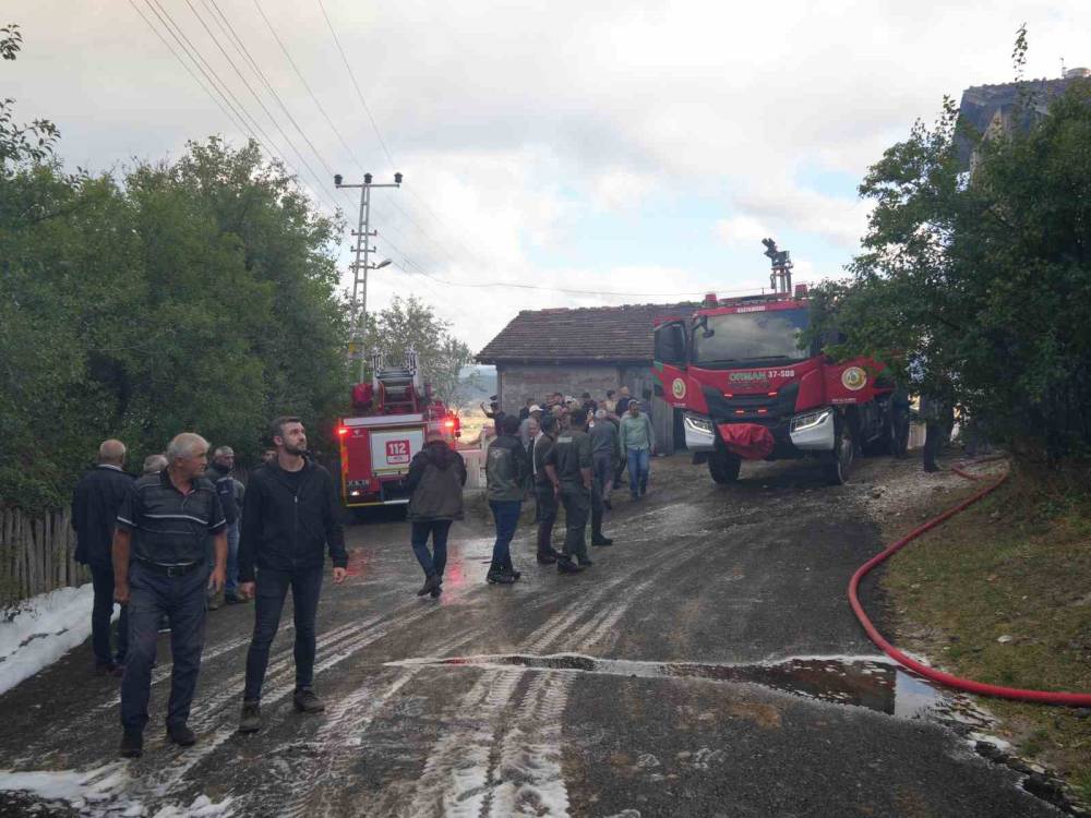 kastamonuda iki katli konak alevlere teslim oldu 4 ikPmMtbi
