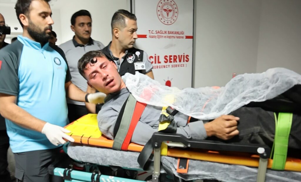 kavga eden gencler birbirlerini bicakladi 2 yarali OCx5aTsM