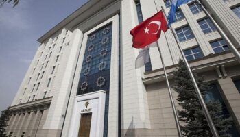 kayyum sonrasi akpden ilk aciklama cVd2q5Rn