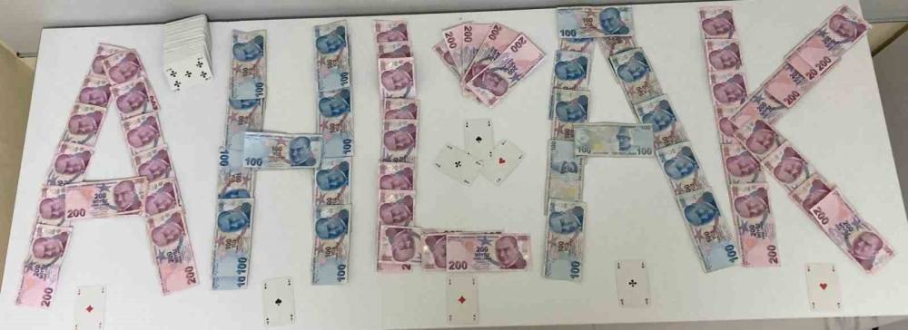 Kıraathanede kumar oyunu son buldu: Ceza yağdı! 1 kiraathanede kumar oyunu son buldu ceza yagdi 0 2gfwKnL8