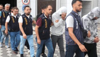 kocaeli merkezli 16 ilde dolandiricilik operasyonu 24 tutuklama CwPWIriB