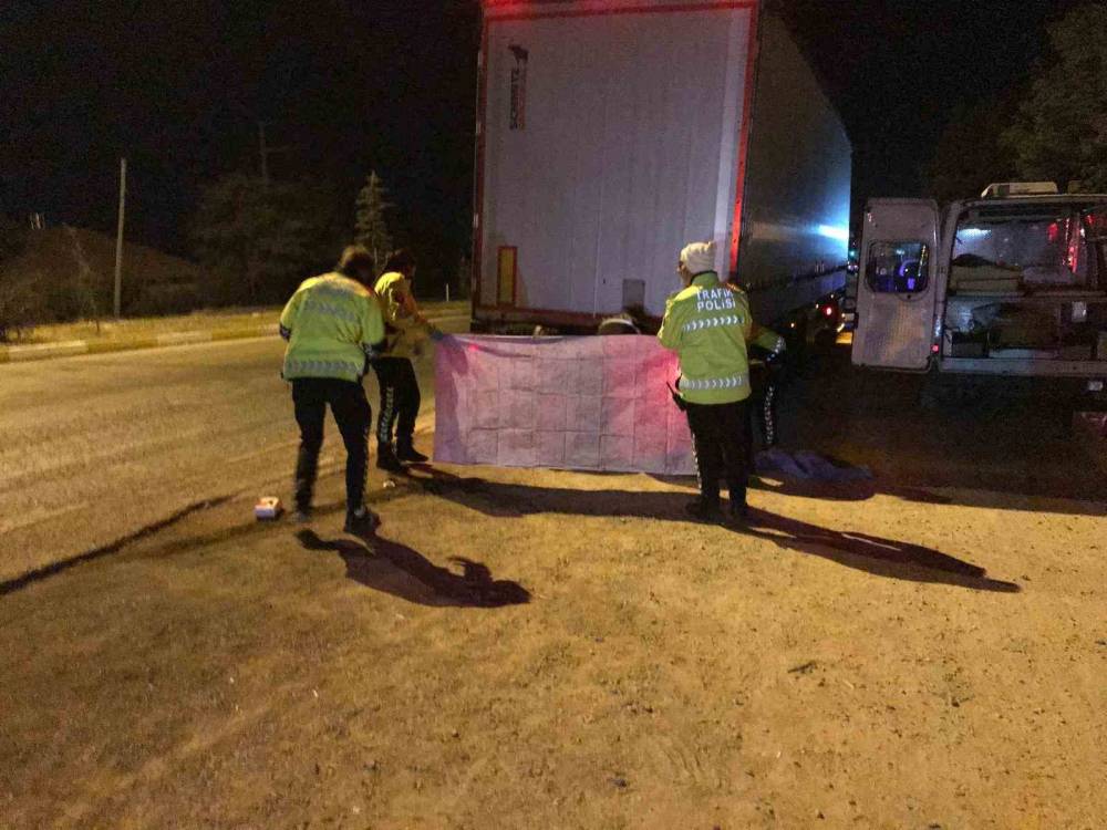 konyada feci kaza tirin carptigi genc hayatini kaybetti 1 k11Mfwzc