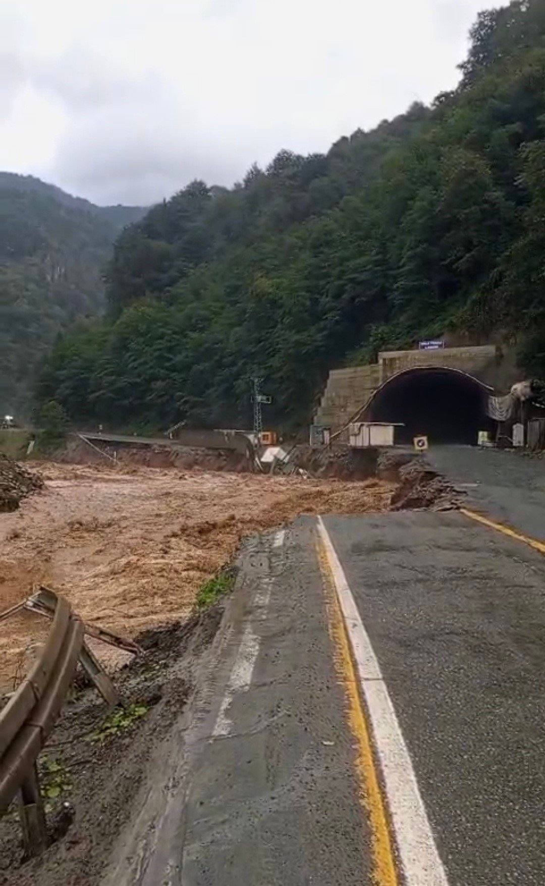 kopruler yikildi yollar kapandi insanlar mahsur kaldi rize kabusu yasiyor 4 2bHPtRHJ
